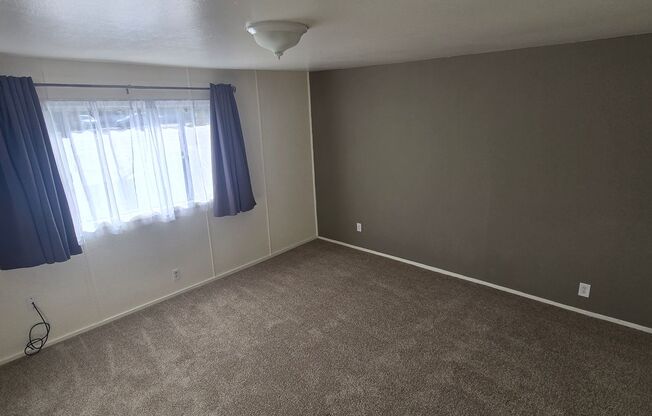 2 beds, 1 bath, 700 sqft, $2,055, Unit A