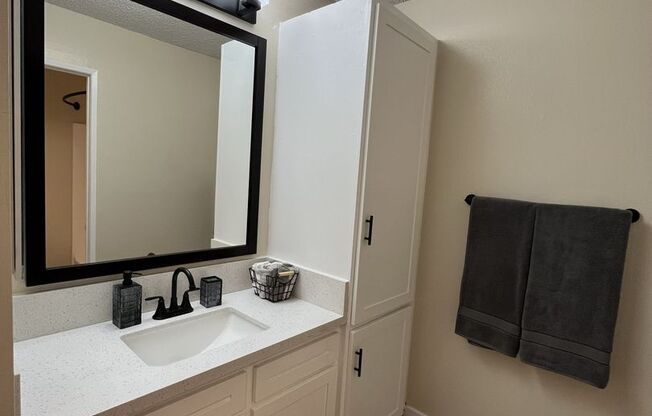 1 bed, 1 bath, 714 sqft, $2,250, Unit 042