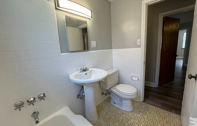 3 beds, 2 baths, 1,300 sqft, $2,499, Unit 6224 Fifth Ave. #113G