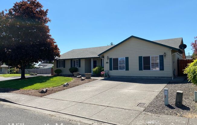 Beautiful 3 Bedrooms, 2 Bathrooms, In Aumsville