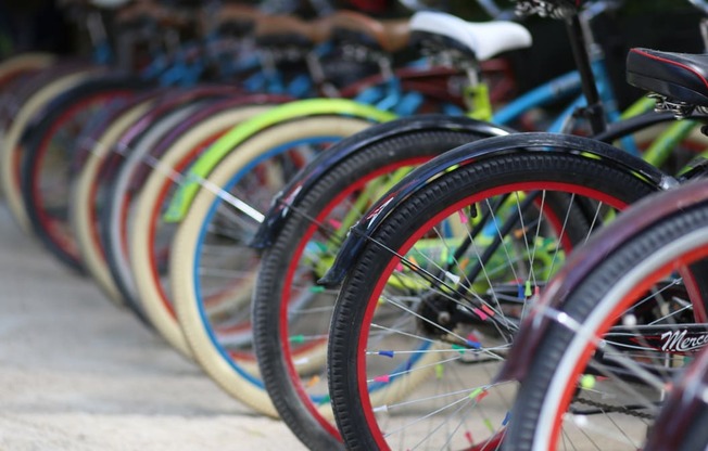 a row of bikes parked next to each other