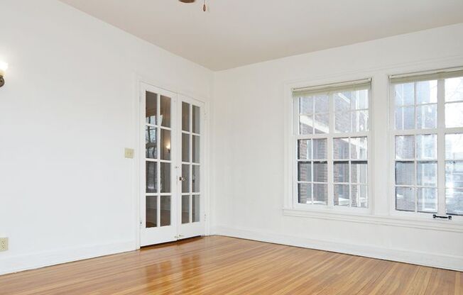 2 beds, 1 bath, 816 sqft, $1,320, Unit 24 - 215