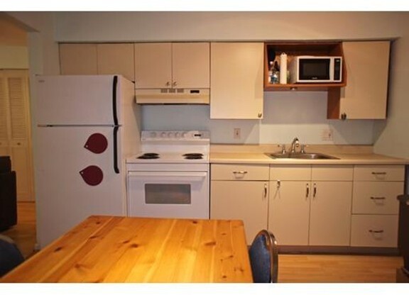 Studio, 1 bath, 387 sqft, $1,700, Unit 10