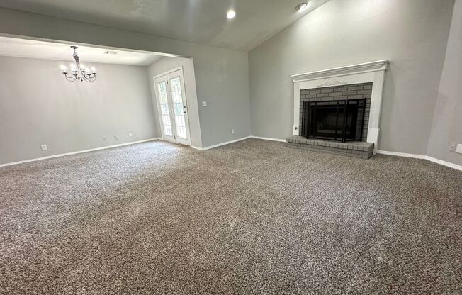 Stunning 3 Bedroom, 2 bath in Broken Arrow