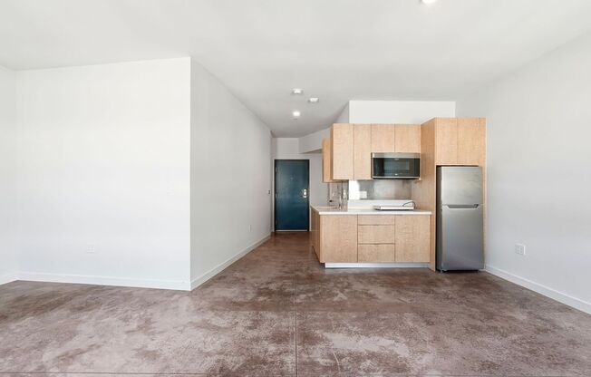 Studio, 1 bath, 305 sqft, $1,895, Unit 560