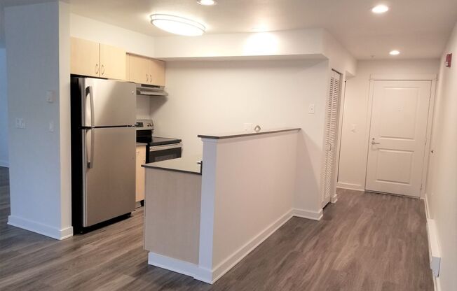 1 bed, 1 bath, 818 sqft, $2,095, Unit 4779-2F