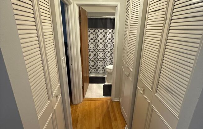 1 bed, 1 bath, $1,985, Unit 355