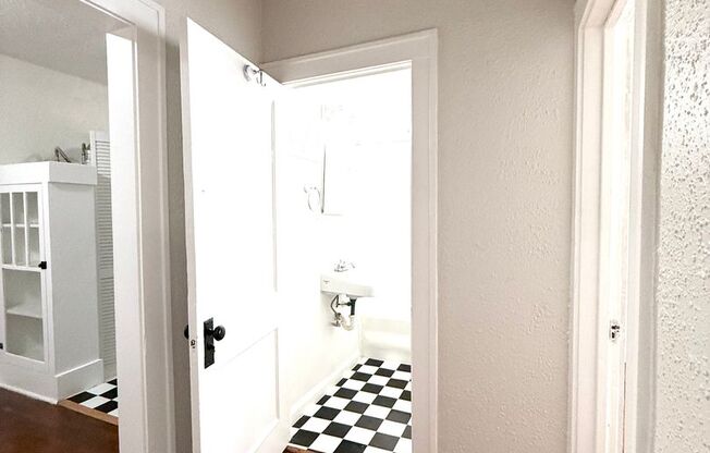 1 bed, 1 bath, $1,000, Unit B3606