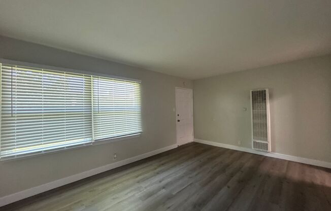 1133 LOCUST AVE LONG BEACH, CA 90813-3262