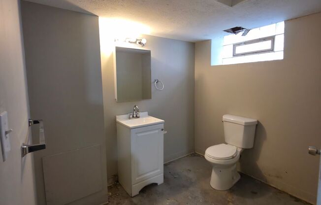 Newly remodeled 4 bedroom 1.5 bath single family home available in Cleveland Heights!