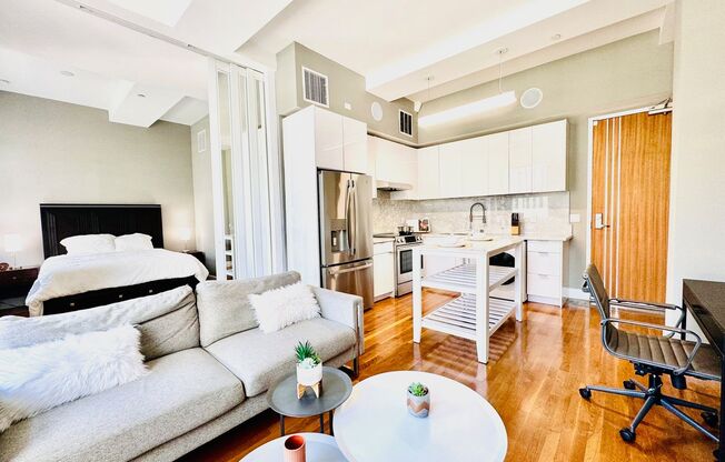 1 bed, 1 bath, 555 sqft, $2,250, Unit 517