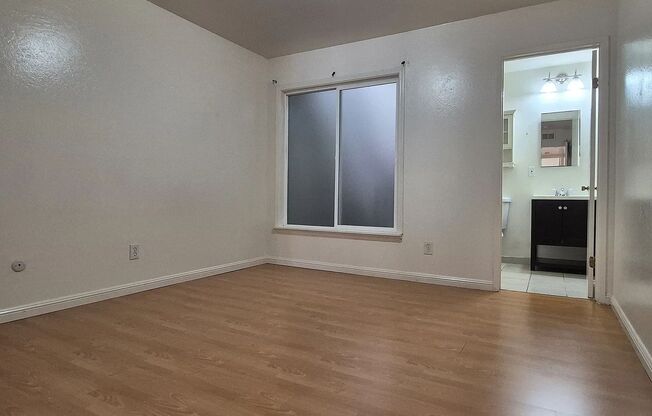 FOR RENT: Updated 2 Bedroom Unit in Prime Daly City Location