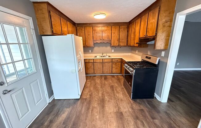 2 beds, 2 baths, $1,200, Unit 14 Conifer Ring