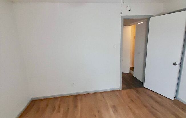 1 bed, 1 bath, $649, Unit A