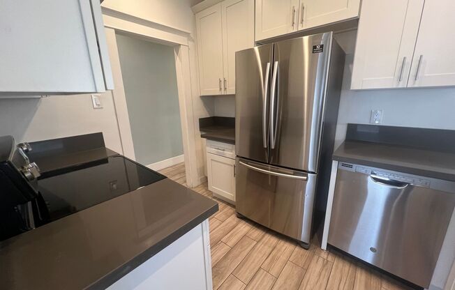 1 bed, 1 bath, 1,250 sqft, $2,350, Unit 721 E 1st St. + Parking8