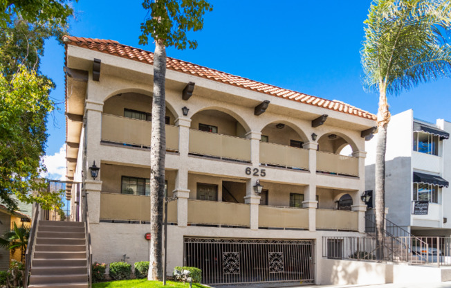 625 E PALM AVE