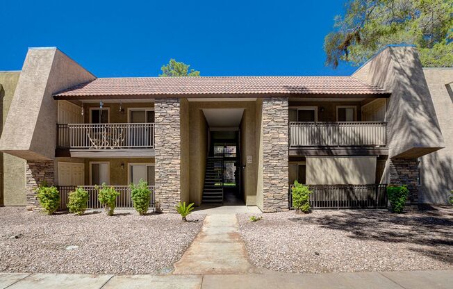 SINGLE BEDROOM CONDO IN GUARD GATED COMMUNITY!
