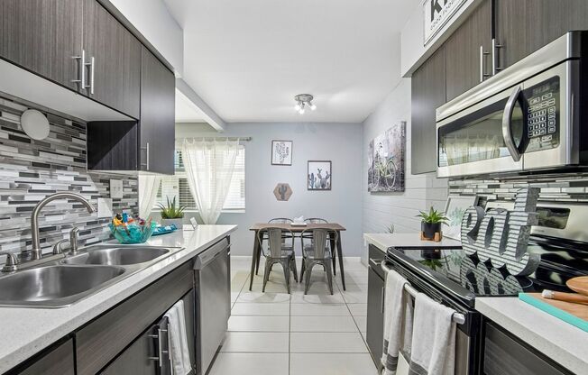 2 beds, 1 bath, 900 sqft, $1,125, Unit 29