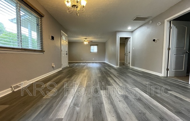 9 KINGSLEE LN