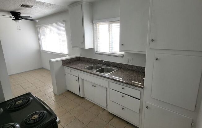 2 beds, 1 bath, $2,195, Unit 05