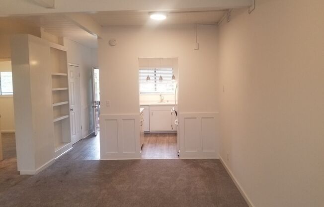 2 beds, 1 bath, 800 sqft, $1,595, Unit Apt 12