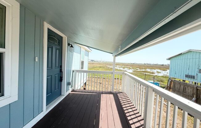 Elegant 2/1 Beach Cottage in Surfside !