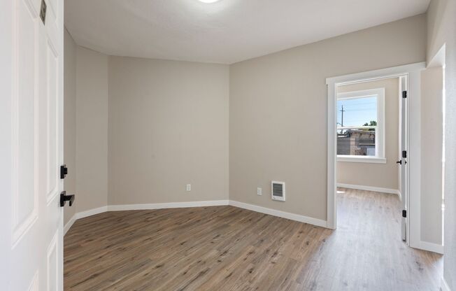 Fully Renovated 1 Bed 1 Bath - Near PDX Airport