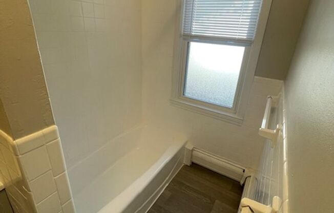 1 bed, 1 bath, $1,295, Unit 149 Hampden St #1st L