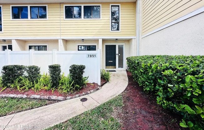7851 LA SIERRA CT