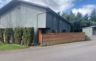 1114 NE MINNEHAHA ST