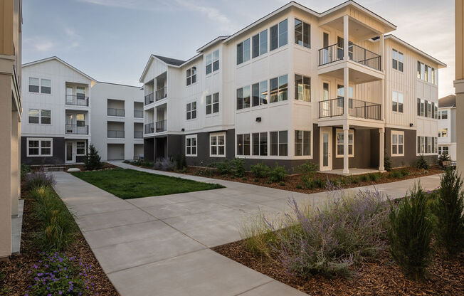 Building exterior at Seasons at Meridian, Idaho, 83642