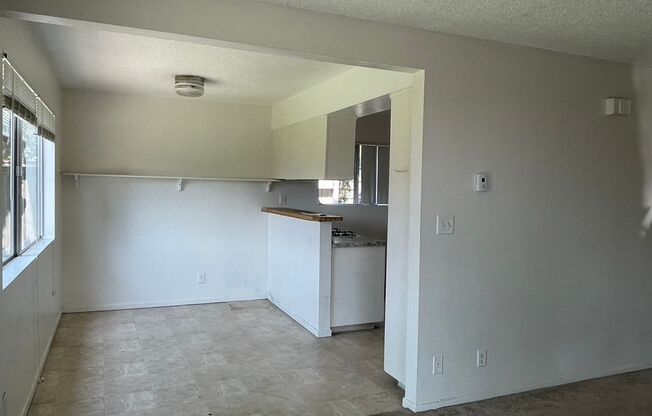 2 beds, 2 baths, $4,600, Unit A