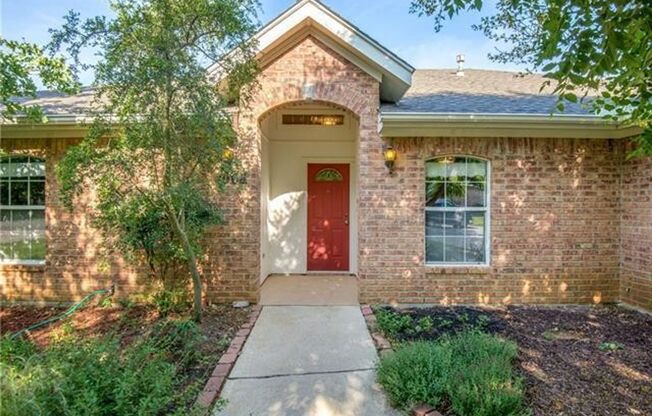 Charming 4 Bedroom 2.5 Bathroom in Denton