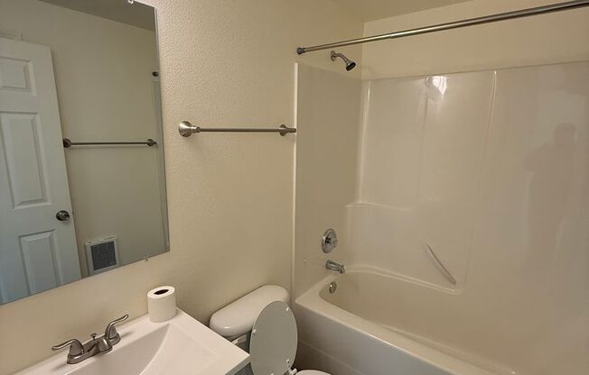 Charming 3 Bedroom 2 Bathroom Home in Quiet Neighborhood!