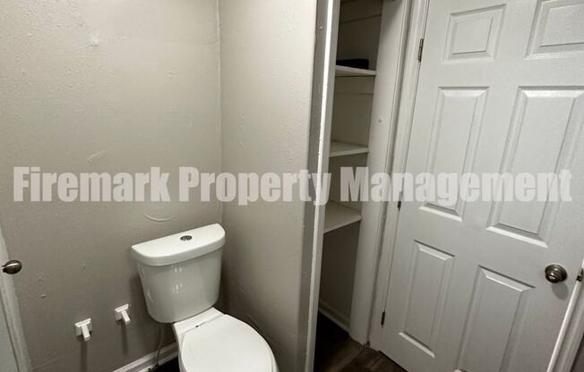 2 beds, 1 bath, $1,299, Unit 6