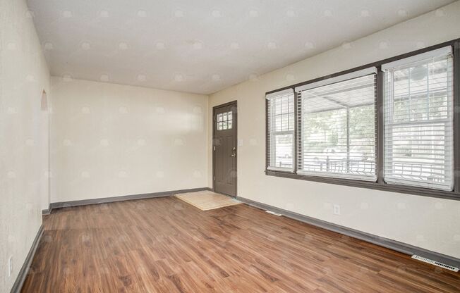 4327-4329 The Paseo
