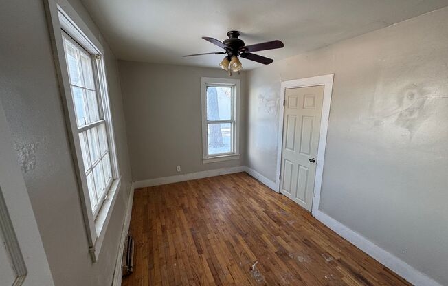 3 beds, 1 bath, $945