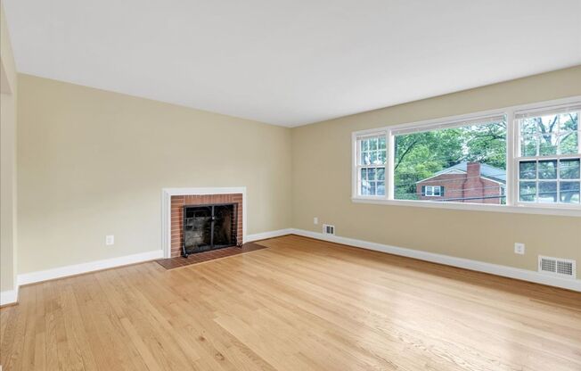 5 beds, 2 baths split-level