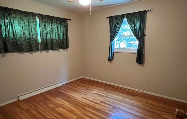 3 beds, 1 bath, $1,400