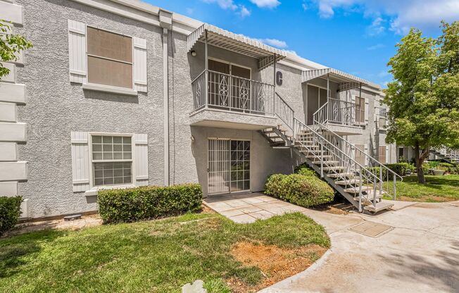 2 Bedroom, 2 Bathroom Condo unit in a Gated Community!