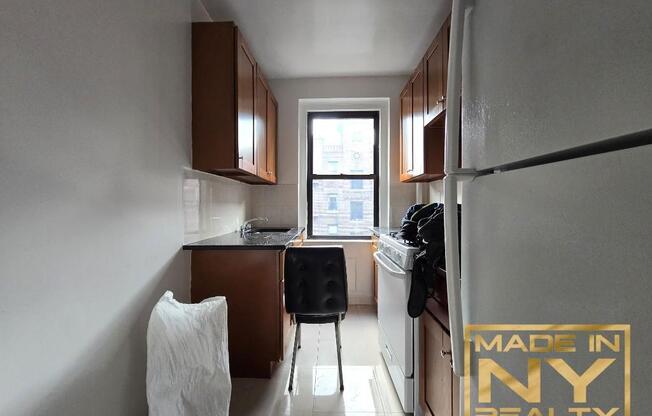 1 bed, 1 bath, $2,100, Unit 3S