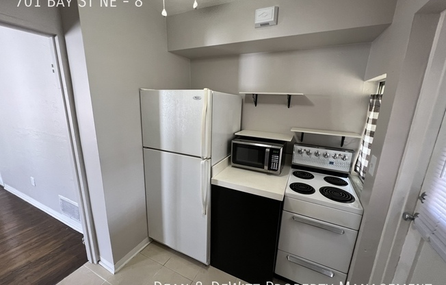 701 BAY ST NE