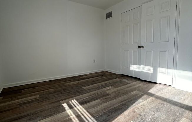 3 beds, 1.5 baths, $1,600, Unit 4053 Parrish St