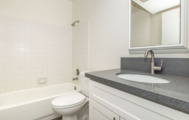 1 bed, 1 bath, 472 sqft, $940, Unit 206