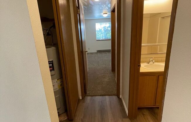 2 beds, 1.5 baths, 900 sqft, $1,550, Unit B105