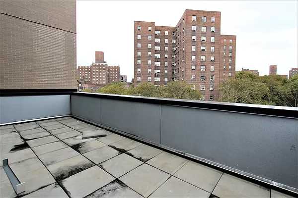 2 beds, 1 bath, $3,500, Unit 7A