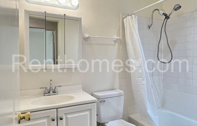 2 beds, 1 bath, $2,895