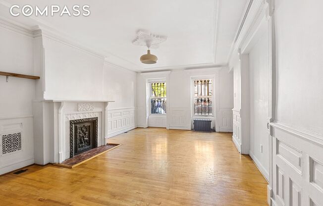 842 PUTNAM AVE