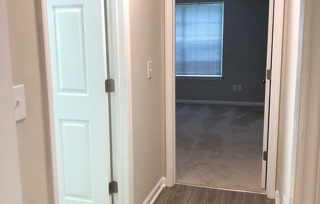 2 beds, 2 baths, 1,270 sqft, $1,600, Unit 2730-4 Pearl Remodel