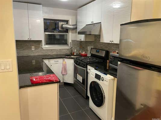 1 bed, 1 bath, 700 sqft, $2,200, Unit B